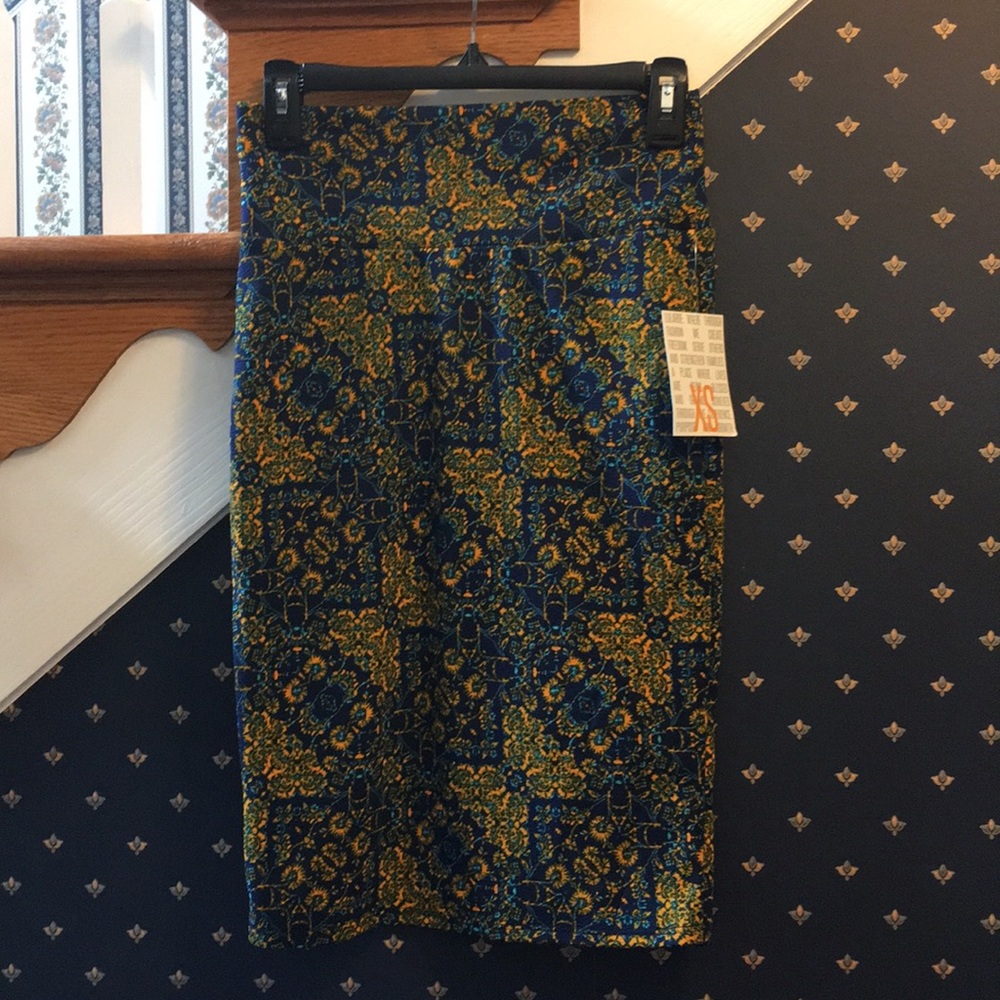 LulaRoe Cassie XS skirt NWT